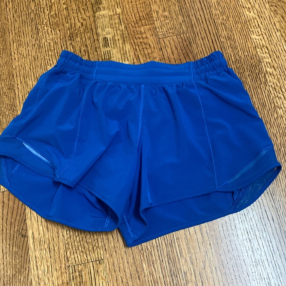 lululemon hotty hot: size 6, 4 inch, blazer blue